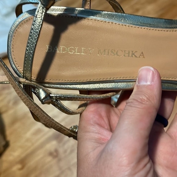 Badgley Mischka strappy sandal gold heels women’s size 9.5 - Picture 3 of 3